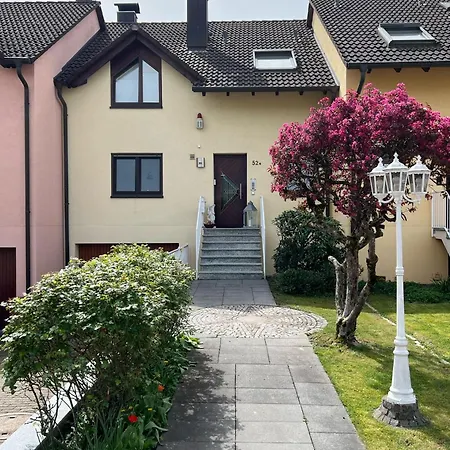 Сasa de vacaciones Mit Garten Und Spieloase Für *