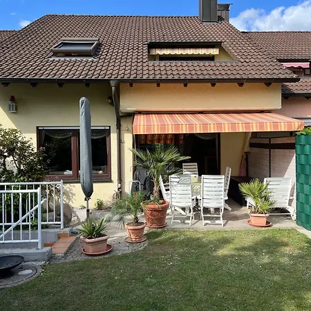 Mit Garten Und Spieloase Für